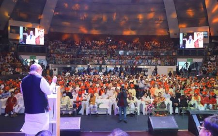 केन्द्रीय गृह एवं सहकारिता मंत्री श्री अमित शाह आज नई दिल्ली में आयोजित आर्य समाज के 148वें स्थापना दिवस समारोह में मुख्य अतिथि के रूप में शामिल हुए