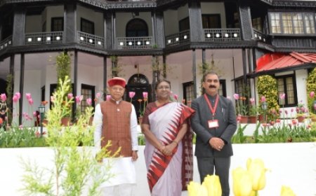 राष्ट्रपति ने एनएएए, शिमला में भारतीय लेखा परीक्षा और लेखा सेवा के अधिकारी प्रशिक्षुओं से की  बातचीत