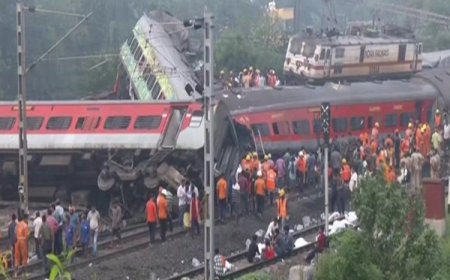 Odisha  बालासोर मे तीन ट्रेन हादसे मे सैकड़ो की जान गई