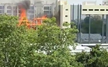 lucknow KGMU किंग जार्ज मेडिकल यूनिवर्सिटी के निर्माणाधीन भवन मे आग लग गयी