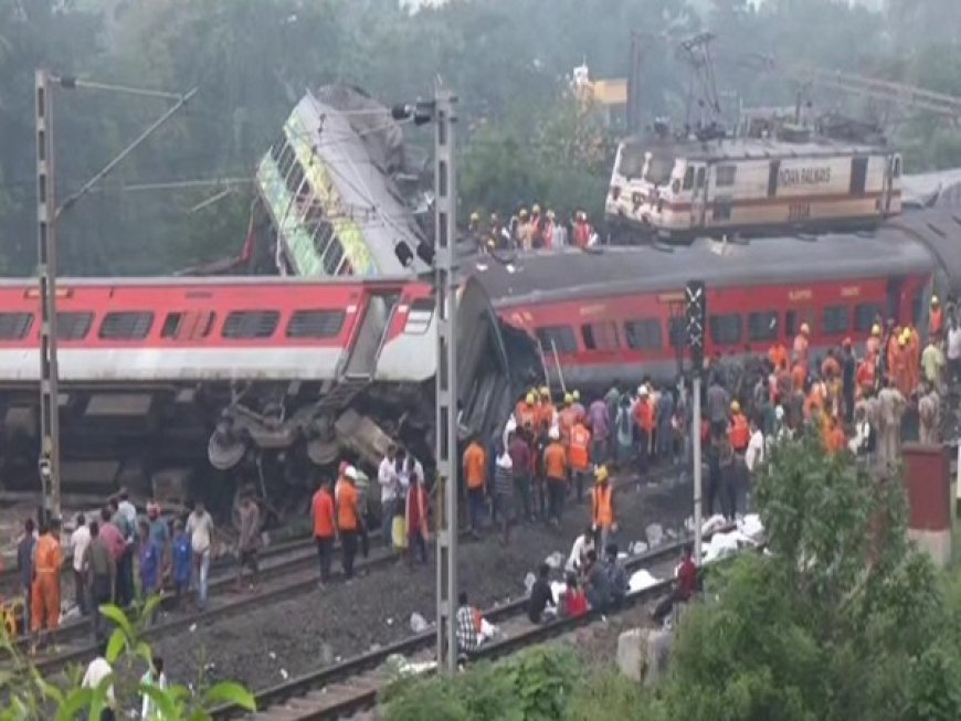 Odisha  बालासोर मे तीन ट्रेन हादसे मे सैकड़ो की जान गई