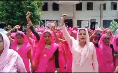 गुलाबीगैंग ने हल्ला बोल कमांडेंट मनीष दुबे के विरुद्ध खोला मोर्चा