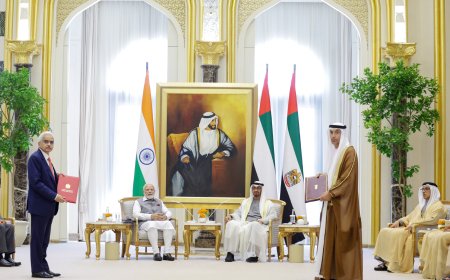 प्रधानमंत्री नरेंद्र मोदी  अबू धाबी मे राष्ट्रपति शेख मोहम्मद बिन जायद अल नाहयान से मुलाक़ात की