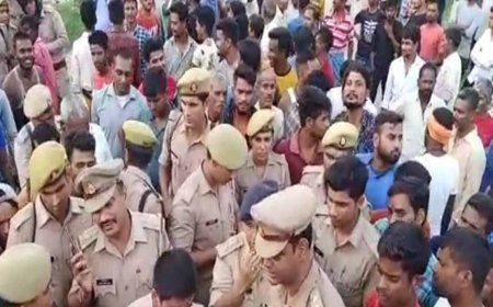 Bareilly कांवड़ियों पर पुलिस ने किया लाठी चार्ज एस एस पी का ट्रांसफर