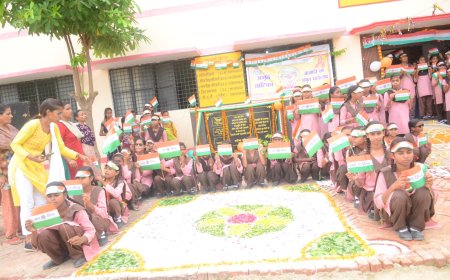 Unnao शिलाफलकम् स्थापित कर  जनप्रतिनिधियों ने पंच प्रण लिया