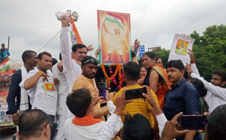 Unnao news तिरंगा यात्रा के साथ शहीद गुलाब सिंह लोधी का बलिदान दिवस मनाया गया