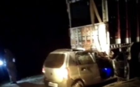 Raibareli ट्रक में घुसी कार दो भाई के साथ मां की दर्दनाक मौत