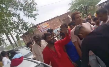 Unnao कार सवार साधू वेषधारियों को बच्चा चोर समझ ग्रामीणों में मचा हडकम्प