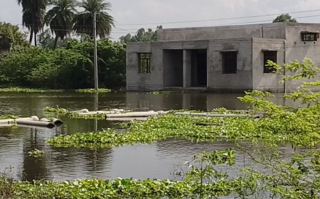 Unnao b pax लाखों का धन पानी में सहकारी समिति के गोदाम का निर्माण तालाब में