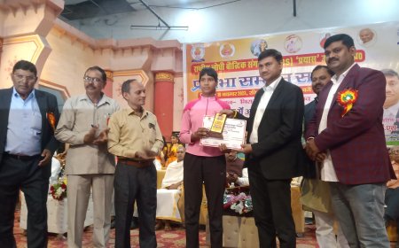 Unnao news IAS एन बी एस राजपूत ने उन्नाव में शिक्षा की प्रेरणा दी