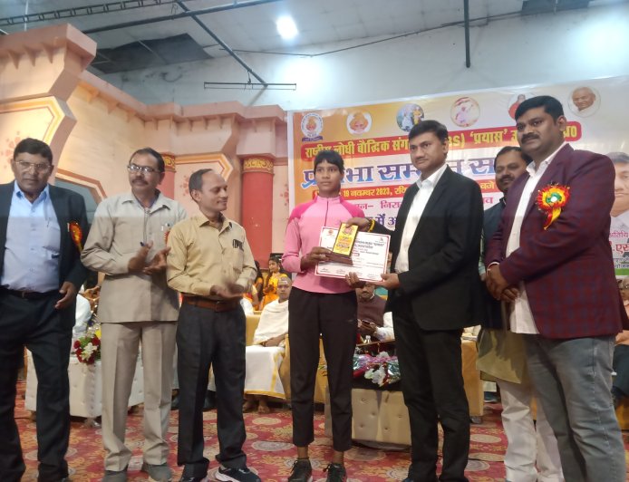 Unnao news IAS एन बी एस राजपूत ने उन्नाव में शिक्षा की प्रेरणा दी