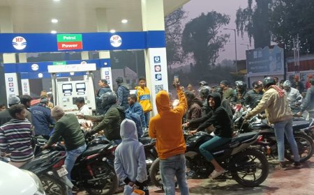 Hit and run up पेट्रोल पम्पो पर तेल के लिए लगी भीड़ चालकों हड़ताल का असर