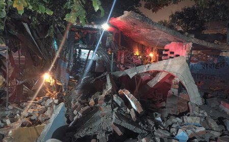 Unnao news अनियंत्रित डम्पर घर में घुसा बच्चों सहित तीन घायल