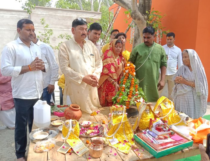 Unnao news माखी थाना बना आस्था का केंद्र