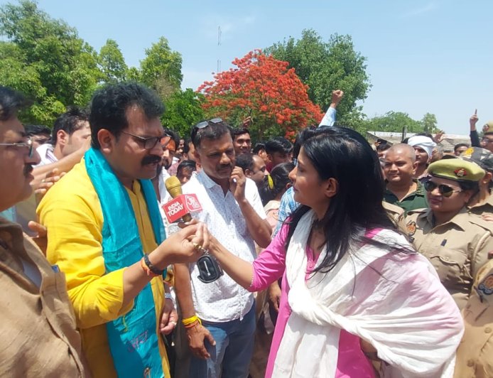 Unnao politics आजतक की एंकर अंजना ओम कश्यप के कार्यक्रम में उपद्रव