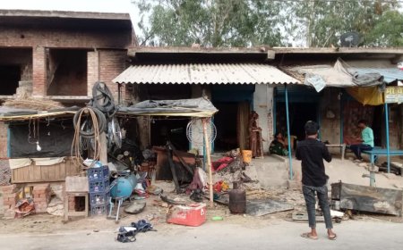 Unnao news फ्रिज से घर व दुकान में लगी आग ग्रह स्वामी गम्भीर रुप से झुलसा