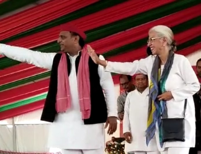 Unnao politics आटा के साथ डाटा फ्री - अखिलेश यादव ने