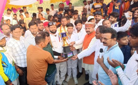 Unnao criket प्यारेपुर ने आंट घुसौली क्रिकेट प्रतियोगिता में फाइनल मैच जीता