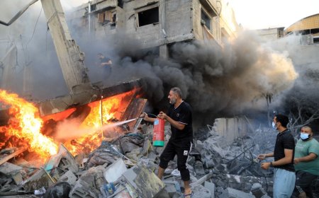 Israel's Airstrikes on Lebanon Leave Nearly 500 Dead in One Day