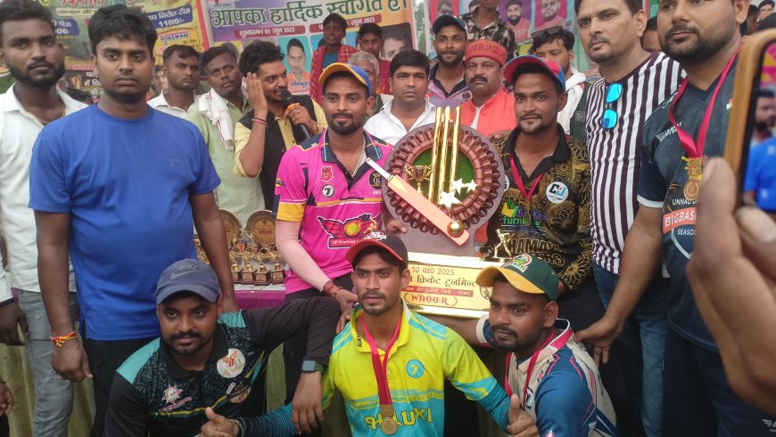 Cricket unnao आंट घुसौली क्रिकेट टूर्नामेंट की ट्राफी सरोसी ने अपने नाम की