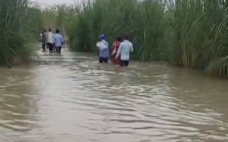 लगातार गंगा का जल स्तर बढ़ने से परियर बिठूर मार्ग सहित क्षेत्रीय गांवों का संपर्क मार्ग हुआ अवरुद्ध