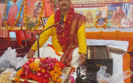 परियर घाट के गंगा तट पर चल रही श्रीमद् भागवत कथा