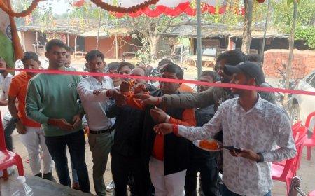 Unnao medical पूर्व विधायक ने फीता काटकर क्लीनिक का शुभारम्भ किया