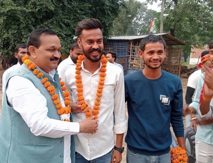 Unnao politics सपा प्रदेश सचिव गिरधारी लाल लोधी का उन्नाव आगमन, गांव-गांव में लगा PDA जनचौपाल — हुआ भव्य स्वागत