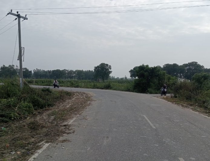 Unnao pwd सड़क की पटरी का सफाई काम शुरु लोगों को मिला खुला रास्ता