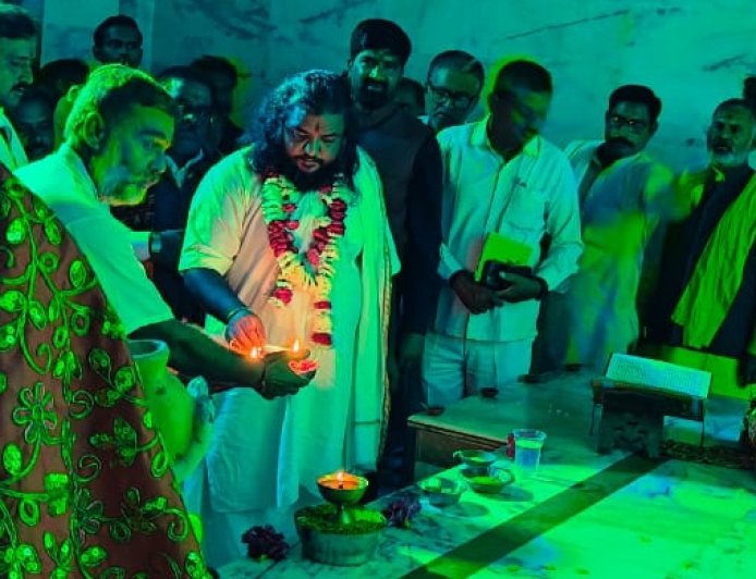 Dev dipawali जानकी कुंड परियर में धूमधाम से मनाई देव दीवाली