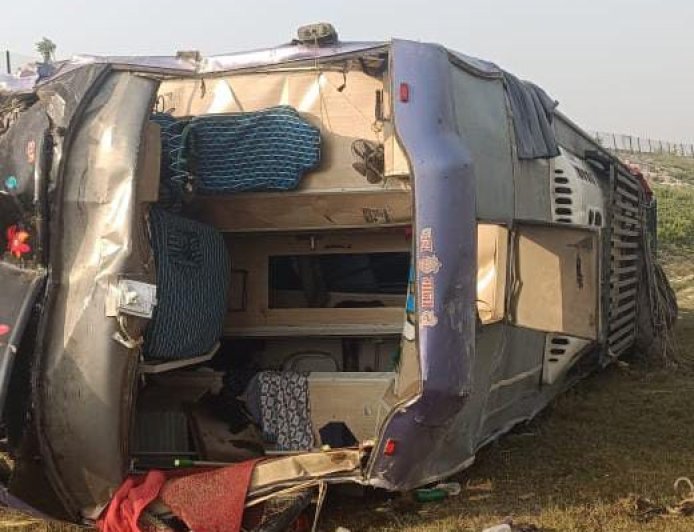 Highway accident स्लीपर बस बीस फुट खाई में पलटी