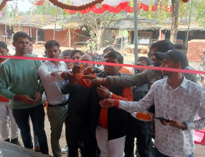 Unnao medical पूर्व विधायक ने फीता काटकर क्लीनिक का शुभारम्भ किया