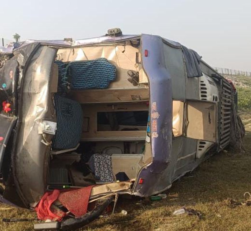Highway accident स्लीपर बस बीस फुट खाई में पलटी