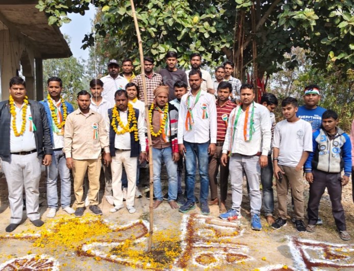 नौ युवाओं ने गाजे-बाजे के साथ निकाली तिरंगा यात्रा, गली-गली में फहराता दिखा तिरंगा