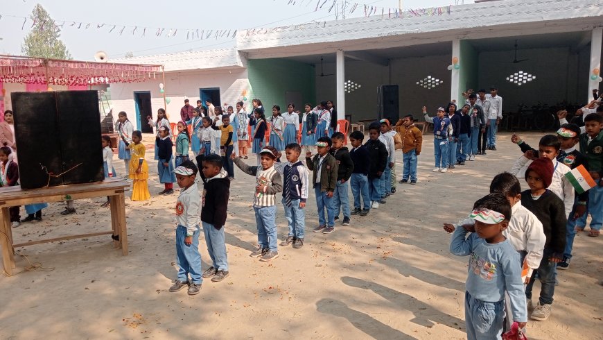 जगह-जगह तिरंगा फहरा कर धूमधाम से मनाया गया 77वां गणतंत्र दिवस