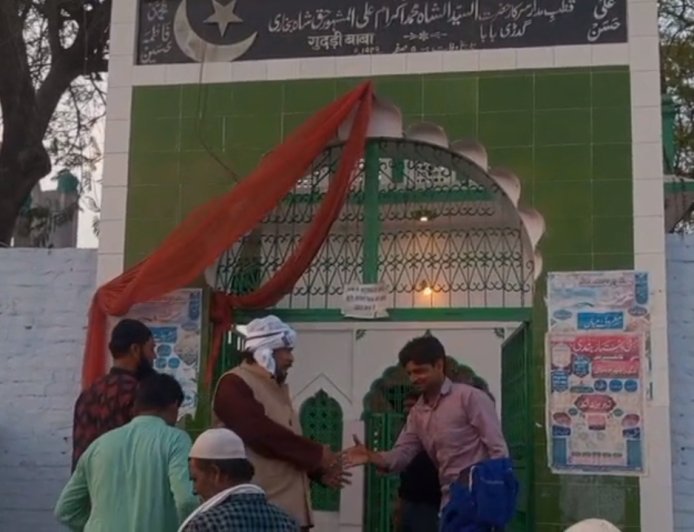 गुदड़ी हक शाह बाबा के आस्ताने पर हुआ रोज़ा इफ्तार का आयोजन