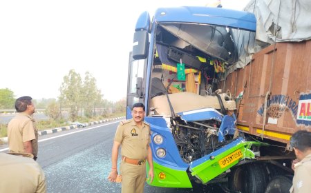 Unnao accident बस ट्रैलर में घुसी 23 यात्री घायल