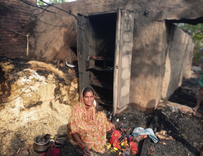 Unnao fire तूफान मे आग ने सात घरों को जलाया